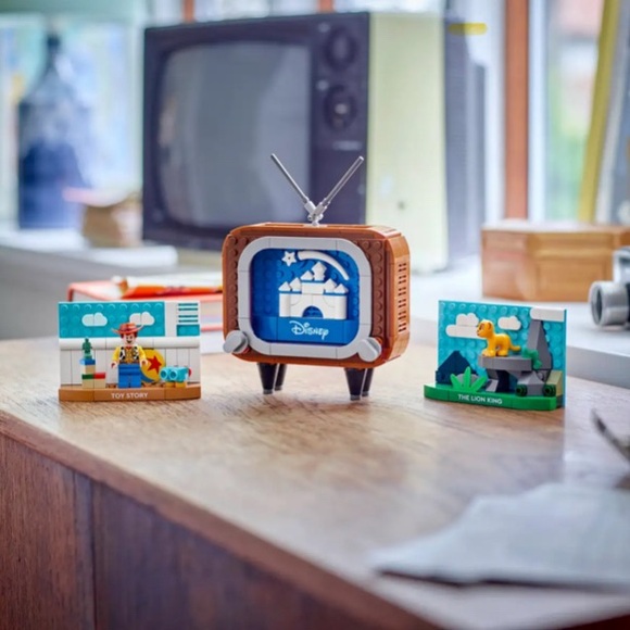 LEGO Disney Classic Animation Scenes 40774 Retro TV Set Simba Woody 270pcs - Picture 4 of 5